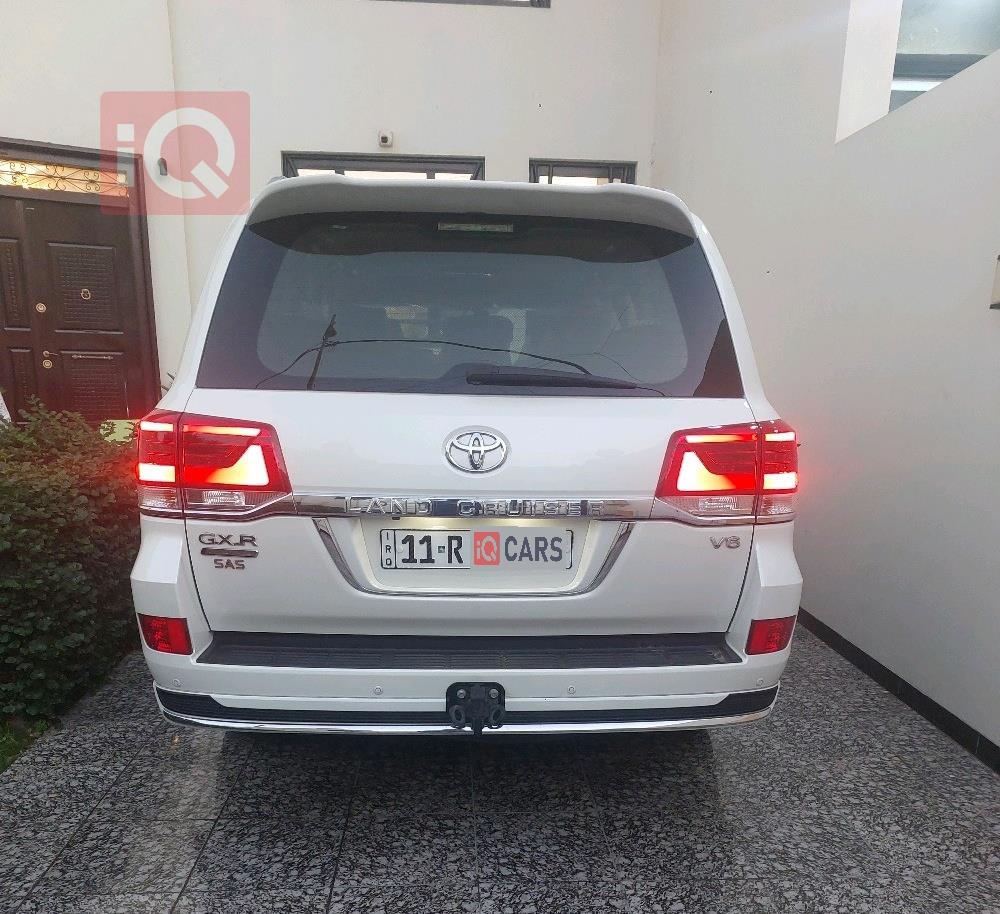 تۆیۆتا لاند کروزەر